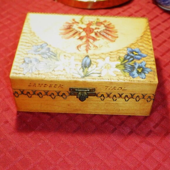 Remarkable *** Hand Crafted *** Jewelry / Trinkett BOX *** Travel Treasure - Picture 2 of 3